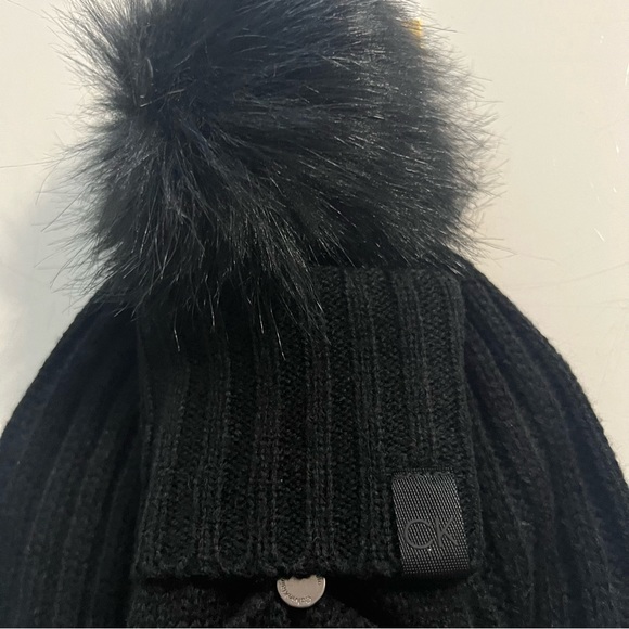 Calvin Klein Pom pom hat and flip-top gloves - Picture 3 of 6